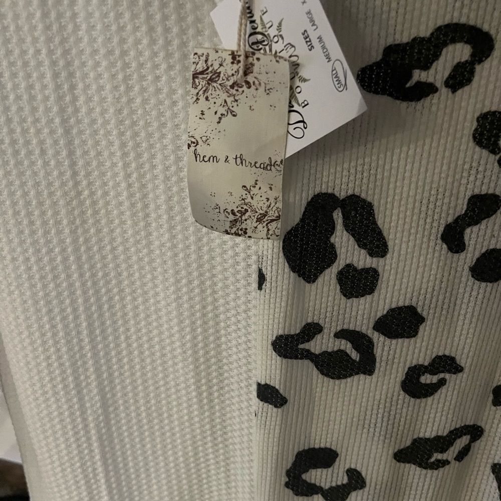 NEW Women Small Shirt Long Sleeve V Neck Leopard Cream Pullover Loose Top Shirt - Picture 5 of 5